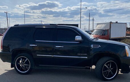 Cadillac Escalade III, 2011 год, 1 845 000 рублей, 19 фотография