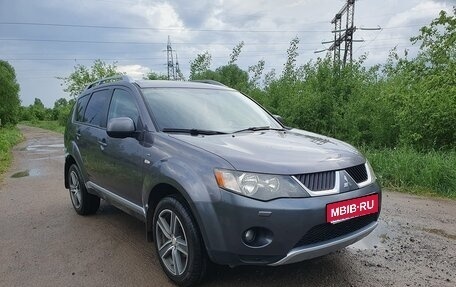 Mitsubishi Outlander III рестайлинг 3, 2007 год, 800 000 рублей, 1 фотография