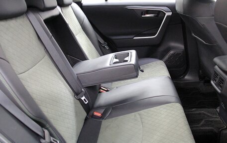 Toyota RAV4, 2024 год, 3 988 000 рублей, 28 фотография