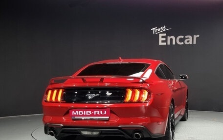 Ford Mustang VI рестайлинг, 2022 год, 2 900 000 рублей, 3 фотография