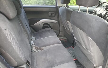 Mitsubishi Outlander III рестайлинг 3, 2007 год, 800 000 рублей, 9 фотография