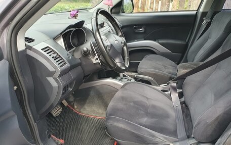 Mitsubishi Outlander III рестайлинг 3, 2007 год, 800 000 рублей, 14 фотография