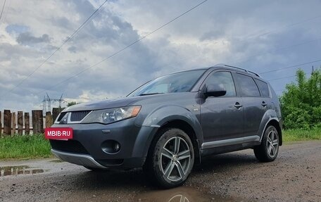Mitsubishi Outlander III рестайлинг 3, 2007 год, 800 000 рублей, 11 фотография