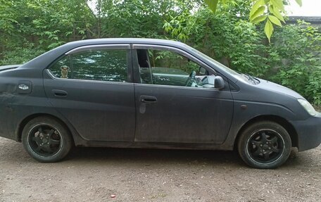 Toyota Prius IV XW50, 2001 год, 325 000 рублей, 1 фотография