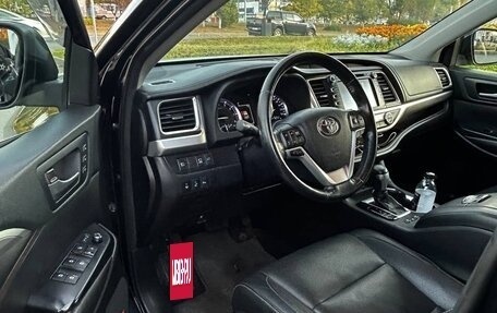 Toyota Highlander III, 2018 год, 3 500 000 рублей, 10 фотография