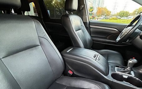 Toyota Highlander III, 2018 год, 3 500 000 рублей, 15 фотография