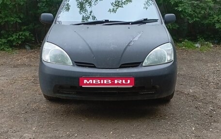 Toyota Prius IV XW50, 2001 год, 325 000 рублей, 2 фотография