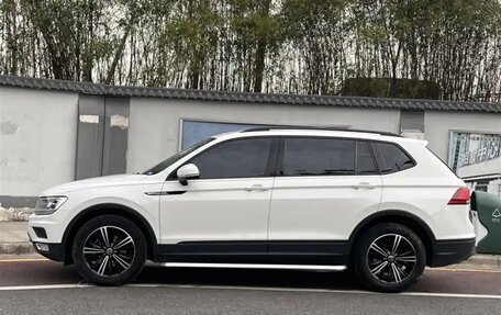 Volkswagen Tiguan II, 2021 год, 1 700 000 рублей, 5 фотография