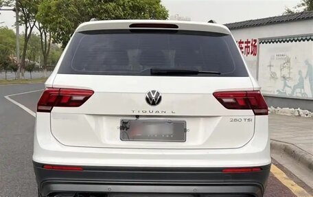 Volkswagen Tiguan II, 2021 год, 1 700 000 рублей, 4 фотография