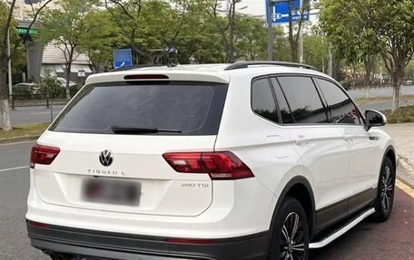 Volkswagen Tiguan II, 2021 год, 1 700 000 рублей, 3 фотография