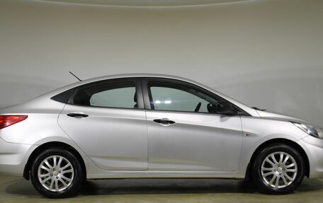 Hyundai Solaris II рестайлинг, 2011 год, 700 000 рублей, 4 фотография
