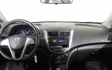 Hyundai Solaris II рестайлинг, 2011 год, 700 000 рублей, 10 фотография