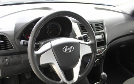 Hyundai Solaris II рестайлинг, 2011 год, 700 000 рублей, 12 фотография