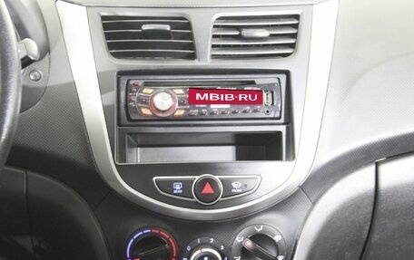 Hyundai Solaris II рестайлинг, 2011 год, 700 000 рублей, 11 фотография
