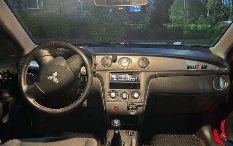 Mitsubishi Outlander III рестайлинг 3, 2005 год, 700 000 рублей, 8 фотография