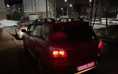 Mitsubishi Outlander III рестайлинг 3, 2005 год, 700 000 рублей, 24 фотография