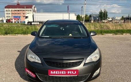 Opel Astra J, 2011 год, 700 000 рублей, 2 фотография