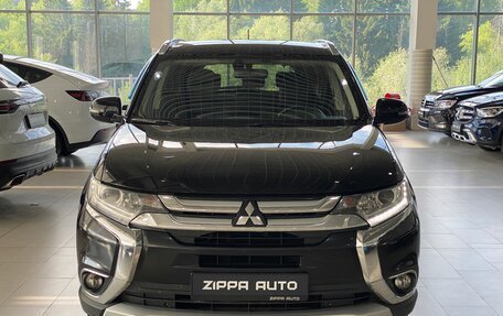 Mitsubishi Outlander III рестайлинг 3, 2016 год, 1 799 000 рублей, 2 фотография