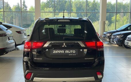 Mitsubishi Outlander III рестайлинг 3, 2016 год, 1 799 000 рублей, 5 фотография
