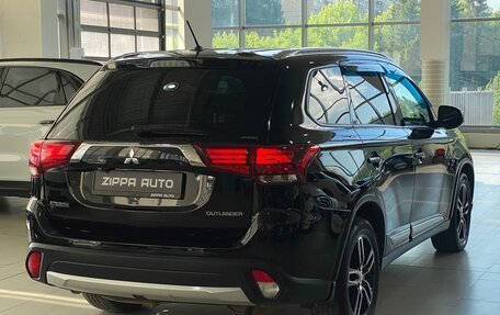 Mitsubishi Outlander III рестайлинг 3, 2016 год, 1 799 000 рублей, 4 фотография