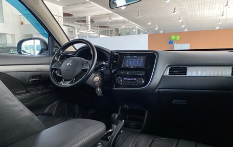 Mitsubishi Outlander III рестайлинг 3, 2016 год, 1 799 000 рублей, 9 фотография