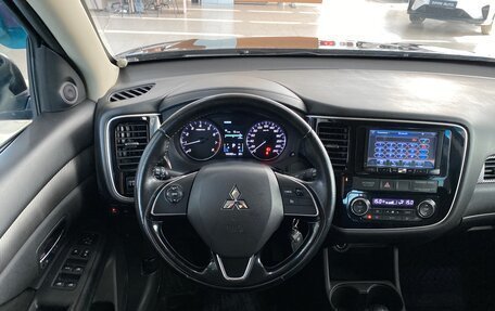 Mitsubishi Outlander III рестайлинг 3, 2016 год, 1 799 000 рублей, 11 фотография