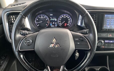 Mitsubishi Outlander III рестайлинг 3, 2016 год, 1 799 000 рублей, 12 фотография