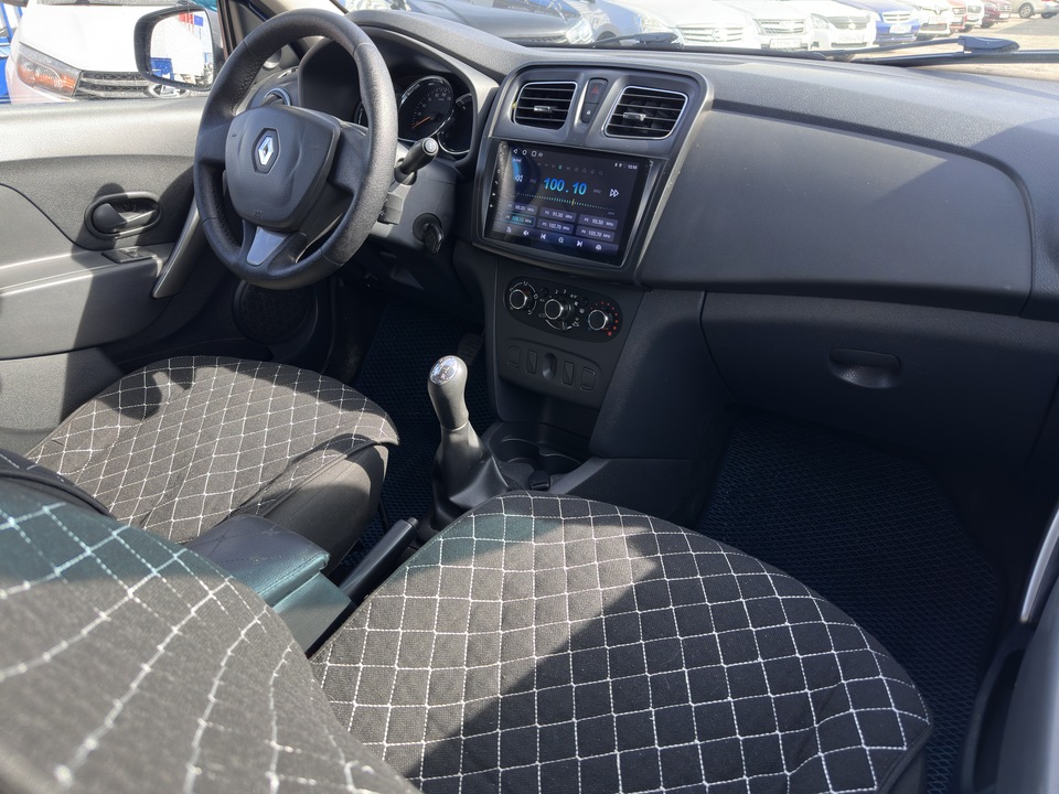 Renault Logan II, 2017 год, 750 000 рублей, 19 фотография