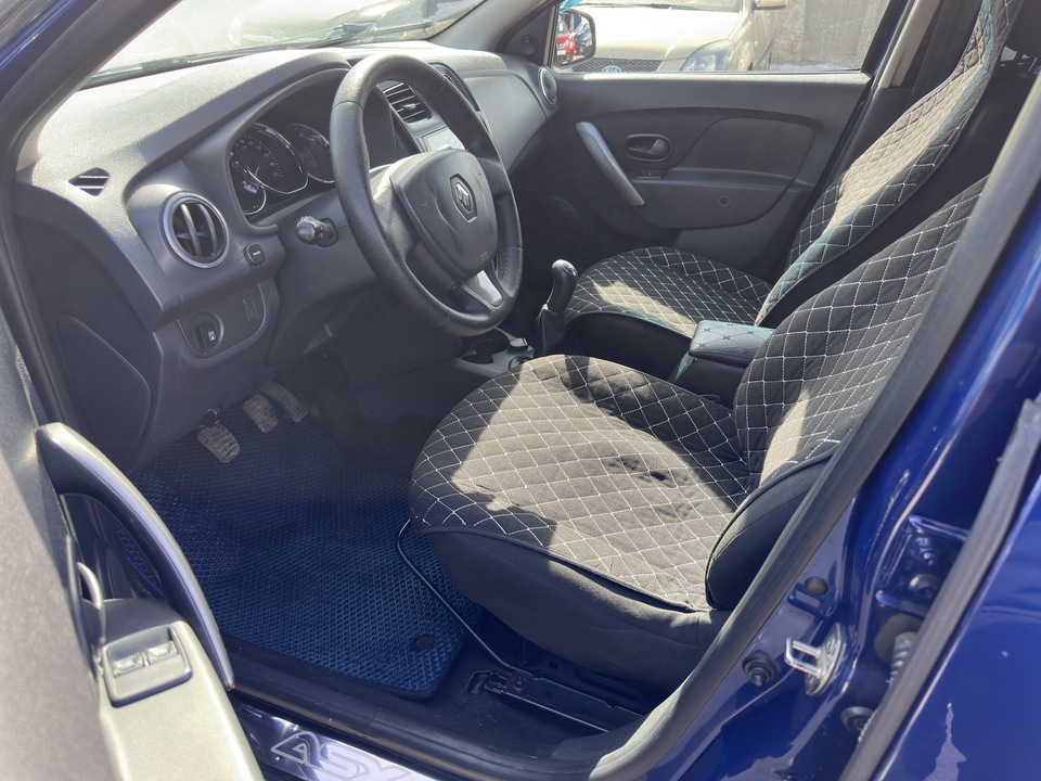Renault Logan II, 2017 год, 750 000 рублей, 10 фотография