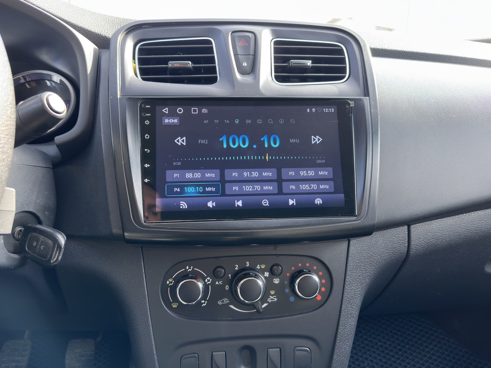Renault Logan II, 2017 год, 750 000 рублей, 16 фотография