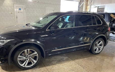 Volkswagen Tiguan II, 2021 год, 4 000 000 рублей, 1 фотография