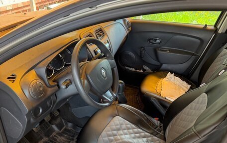 Renault Logan II, 2018 год, 900 000 рублей, 5 фотография