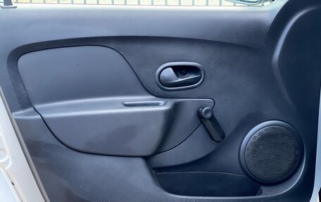 Renault Logan II, 2015 год, 699 000 рублей, 13 фотография