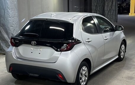 Toyota Yaris, 2021 год, 820 000 рублей, 3 фотография