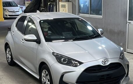 Toyota Yaris, 2021 год, 820 000 рублей, 2 фотография