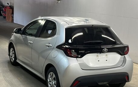 Toyota Yaris, 2021 год, 820 000 рублей, 4 фотография
