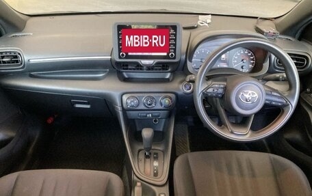 Toyota Yaris, 2021 год, 820 000 рублей, 5 фотография
