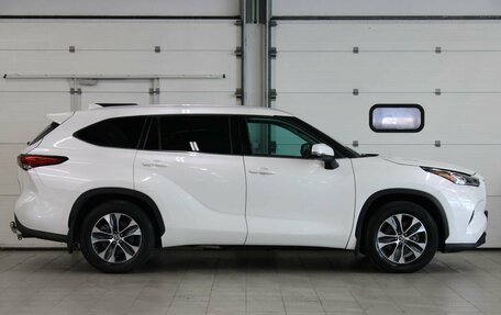 Toyota Highlander, 2021 год, 5 685 000 рублей, 4 фотография