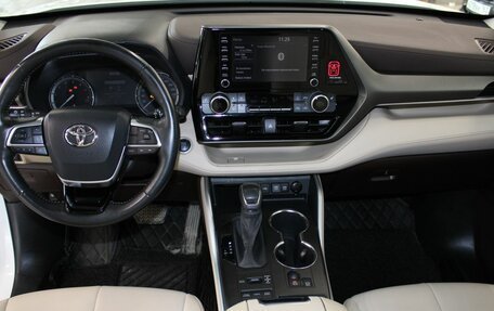 Toyota Highlander, 2021 год, 5 685 000 рублей, 24 фотография