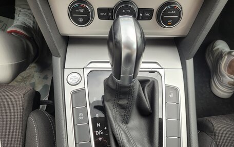 Volkswagen Passat B8 рестайлинг, 2016 год, 1 930 000 рублей, 20 фотография