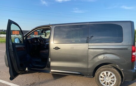 Peugeot Traveller I, 2018 год, 2 500 000 рублей, 3 фотография