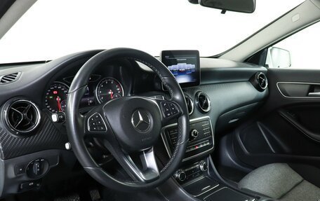 Mercedes-Benz GLA, 2018 год, 2 200 000 рублей, 13 фотография