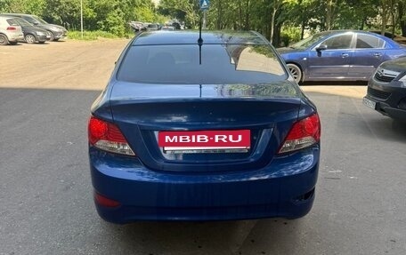 Hyundai Solaris II рестайлинг, 2013 год, 420 000 рублей, 2 фотография