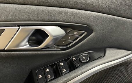 BMW 3 серия, 2019 год, 3 890 000 рублей, 15 фотография