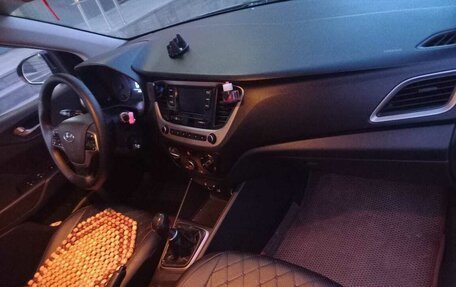 Hyundai Solaris II рестайлинг, 2017 год, 500 000 рублей, 5 фотография