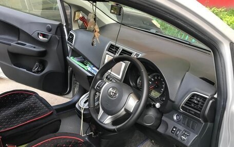 Toyota Ractis II, 2011 год, 955 000 рублей, 24 фотография
