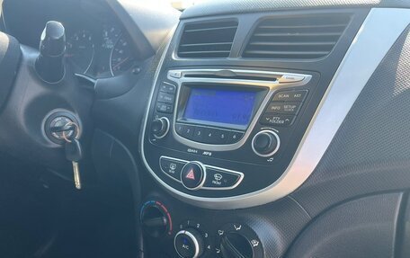 Hyundai Solaris II рестайлинг, 2013 год, 895 000 рублей, 10 фотография