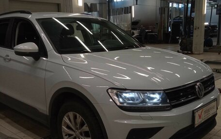 Volkswagen Tiguan II, 2020 год, 1 990 000 рублей, 2 фотография