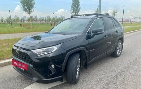 Toyota RAV4, 2021 год, 3 200 000 рублей, 2 фотография