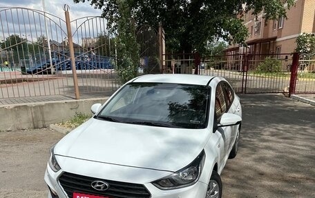 Hyundai Solaris II рестайлинг, 2019 год, 1 200 000 рублей, 1 фотография